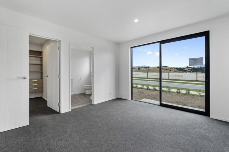 Photo of property in 48 Mount Creighton Crescent, Wanaka, 9305