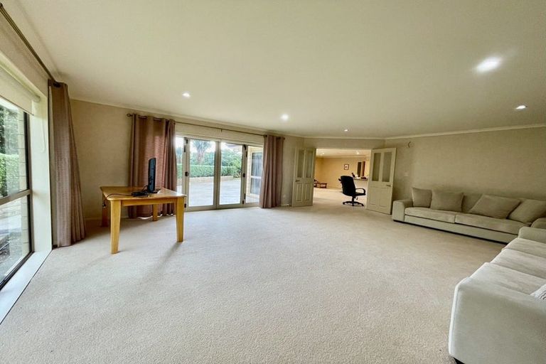 Photo of property in 11 Schopolo Place, Schnapper Rock, Auckland, 0632