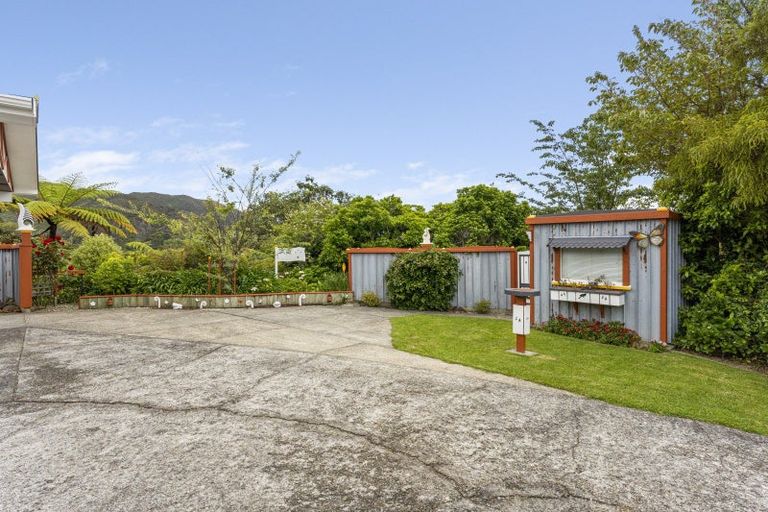 Photo of property in 2 Summit Road, Fairfield, Lower Hutt, 5011