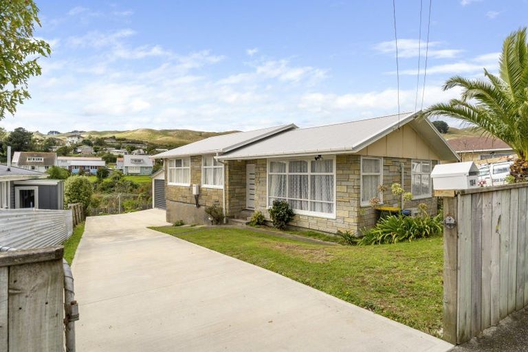 Photo of property in 134 Driver Crescent, Cannons Creek, Porirua, 5024