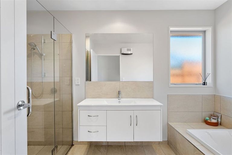 Photo of property in 2 Stonebridge Lane, Oxford, 7430