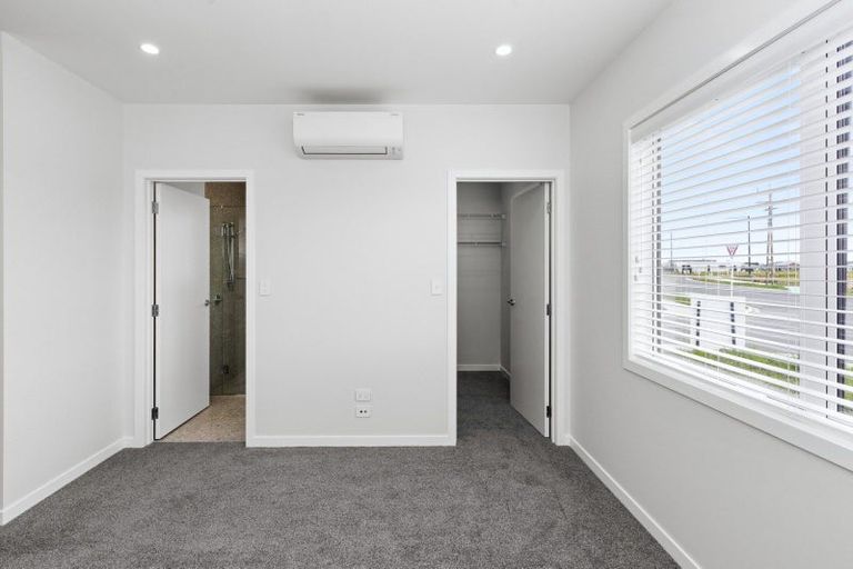 Photo of property in 102 Eriksen Road, Te Awa, Napier, 4110