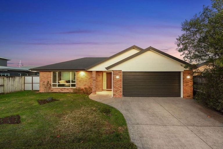 Photo of property in 22 Coleraine Drive, Rototuna, Hamilton, 3210