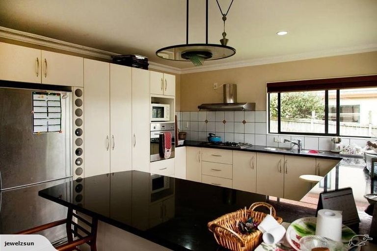 Photo of property in 2/49 College Road, Northcote, Auckland, 0627