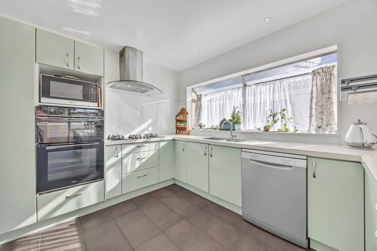 Photo of property in 3 Bridgehead Cove, West Harbour, Auckland, 0618