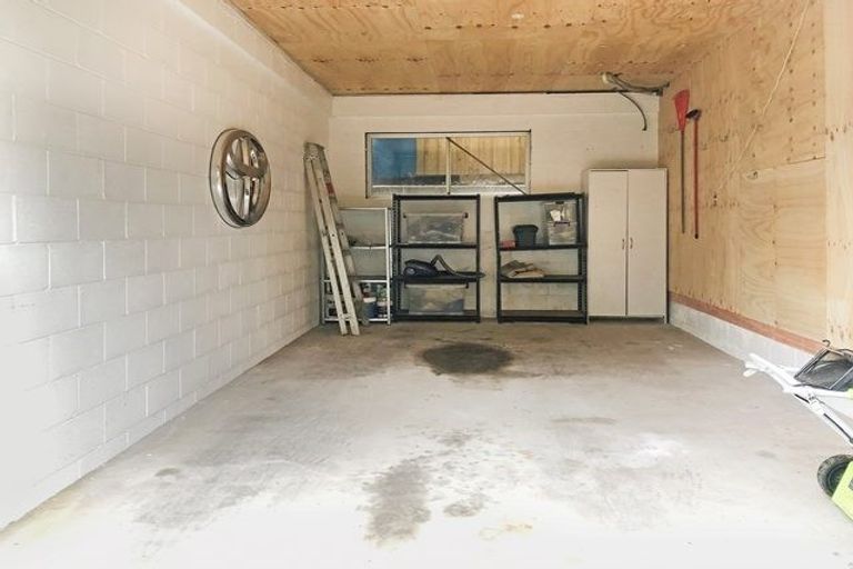 Photo of property in 1/7 Lingham Crescent, Torbay, Auckland, 0630