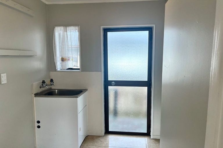 Photo of property in 2/14 Hatherley Place, Clendon Park, Auckland, 2103