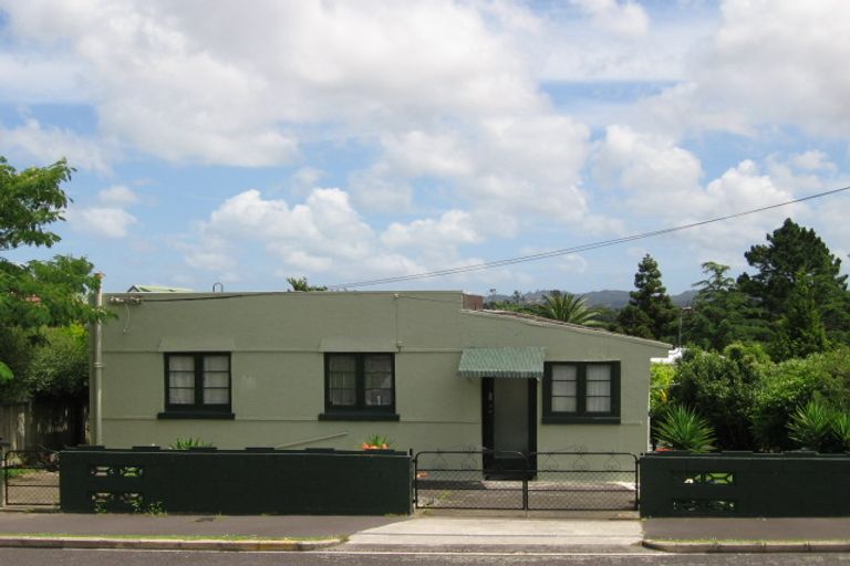 Photo of property in 32 Saxon Street, Waterview, Auckland, 1026