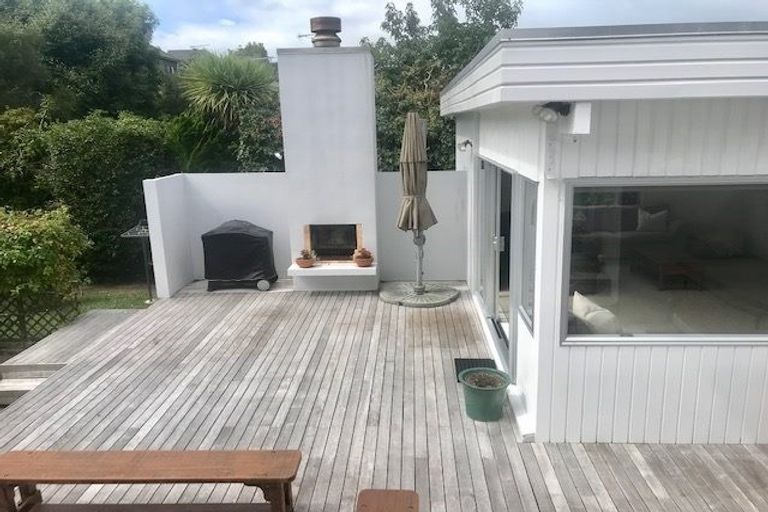 Photo of property in 16 Prestige Place, Castor Bay, Auckland, 0620