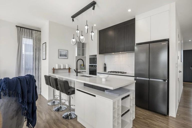 Photo of property in 11 Koiora Road, Clarks Beach, 2122