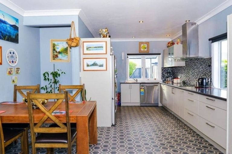 Photo of property in 1012 Heretaunga Street East, Parkvale, Hastings, 4122