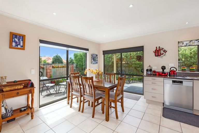 Photo of property in 17 Sams Way, Raumati South, Paraparaumu, 5032