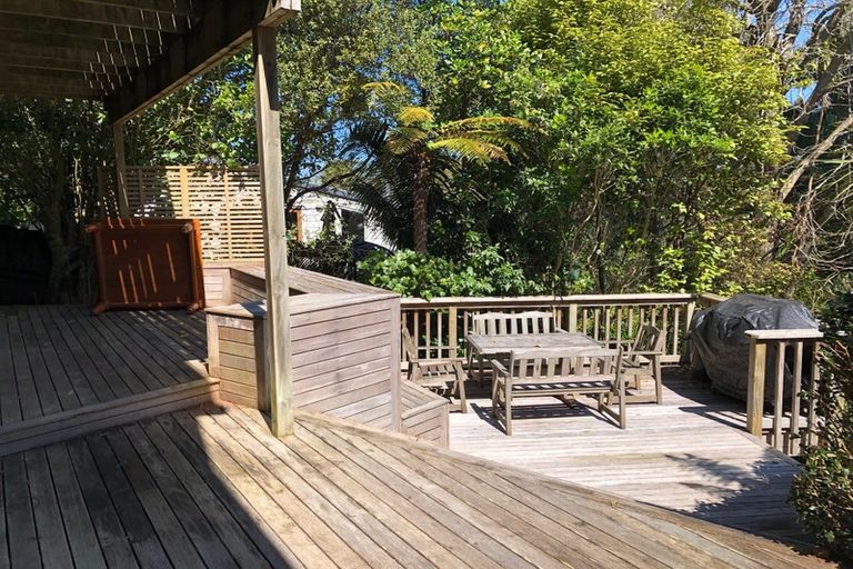 Photo of property in 33 Park Hill Road, Birkenhead, Auckland, 0626