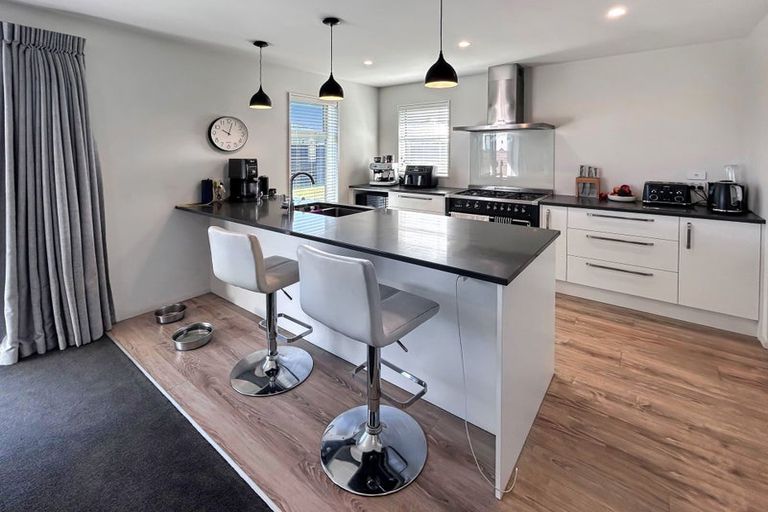 Photo of property in 43 Highgate Drive, Rangiora, 7400