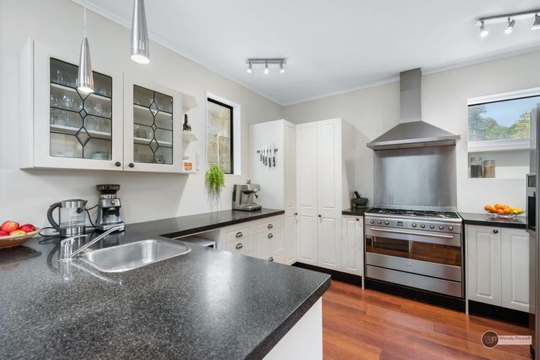 Photo of property in 18 Woodvale Grove, Fairfield, Lower Hutt, 5011