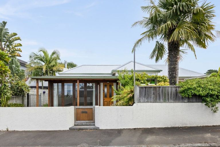 Photo of property in 35 Hospital Terrace, Hospital Hill, Napier, 4110