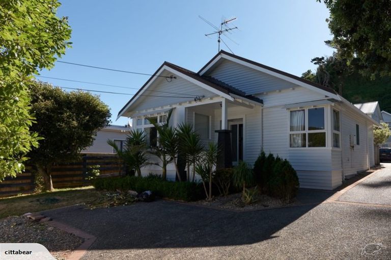 Photo of property in 40 Derwent Street, Island Bay, Wellington, 6023