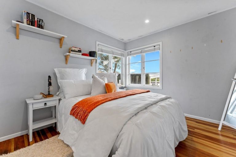 Photo of property in 57 Amberley Avenue, Te Atatu South, Auckland, 0610