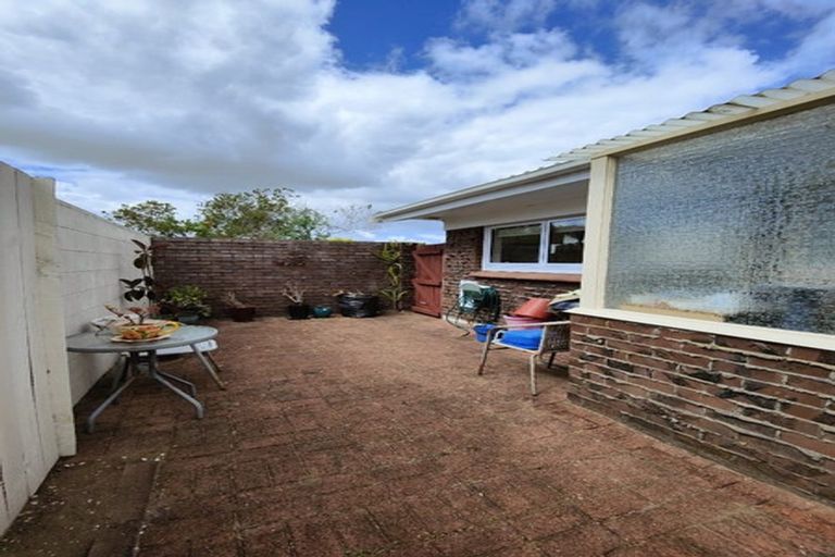 Photo of property in 1/12 Booker Place, Weymouth, Auckland, 2103