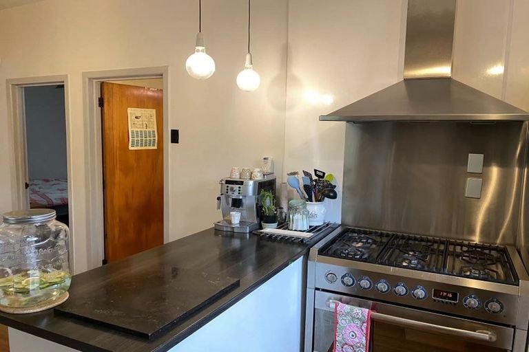 Photo of property in 34 Sandown Road, Rothesay Bay, Auckland, 0630