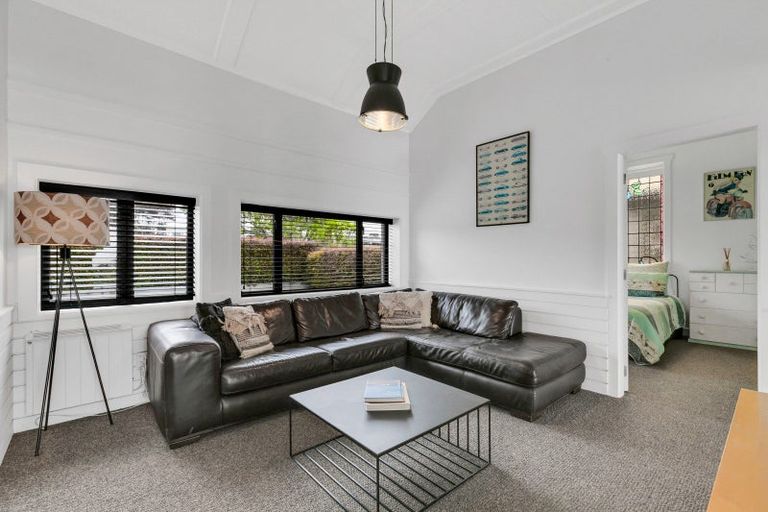 Photo of property in 51 St Michaels Avenue, Point Chevalier, Auckland, 1022