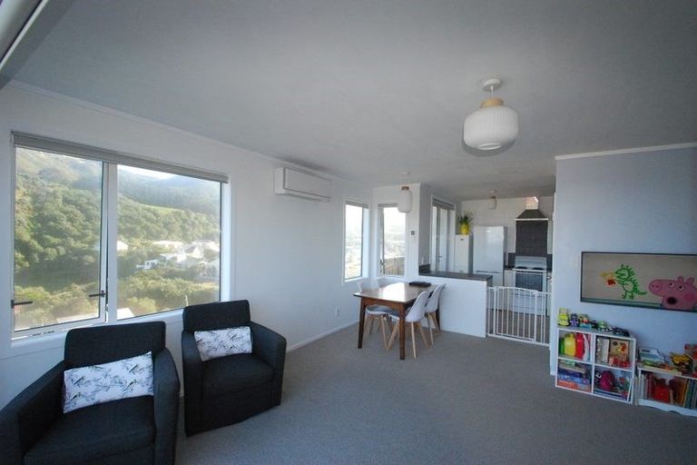 Photo of property in 4/6 Robertson Street, Owhiro Bay, Wellington, 6023