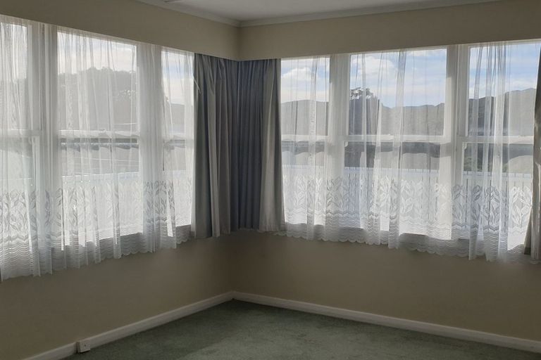 Photo of property in 10 Maher Place, Ranui, Porirua, 5024