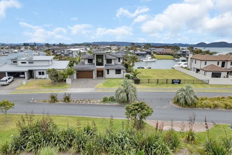 Photo of property in 12 Rauiri Drive, One Tree Point, 0118