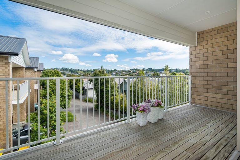 Photo of property in 11d Nimstedt Avenue, Oteha, Auckland, 0632