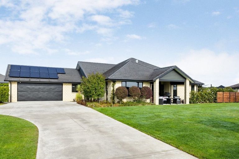 Photo of property in 17 Alan Livingston Drive, Cambridge, 3434