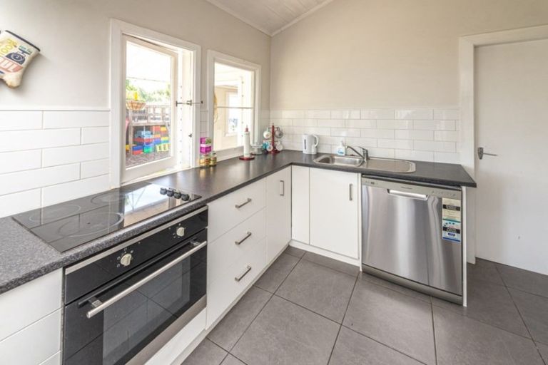 Photo of property in 3 Kelvin Street, Aramoho, Whanganui, 4500