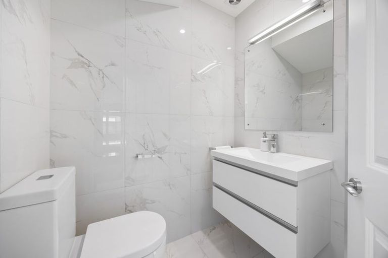 Photo of property in 8b Lupetti Rise, West Harbour, Auckland, 0618