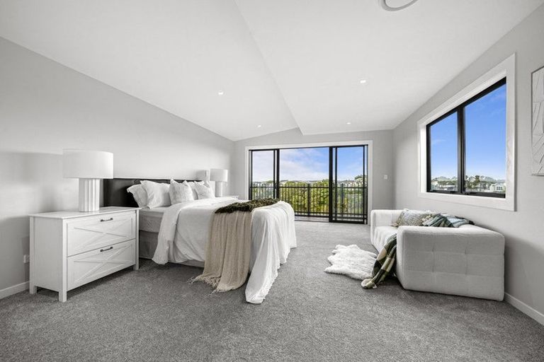 Photo of property in 18 Pukeko Road, Hobsonville, 0616