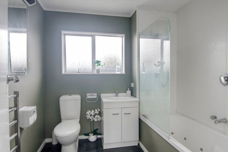 Photo of property in 17 Cargill Grove, Kelvin Grove, Palmerston North, 4414