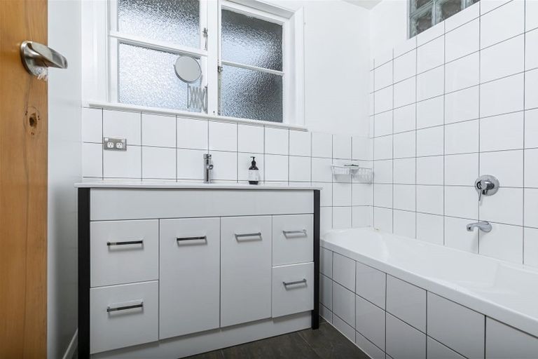 Photo of property in 15 Posa Avenue, Henderson, Auckland, 0612