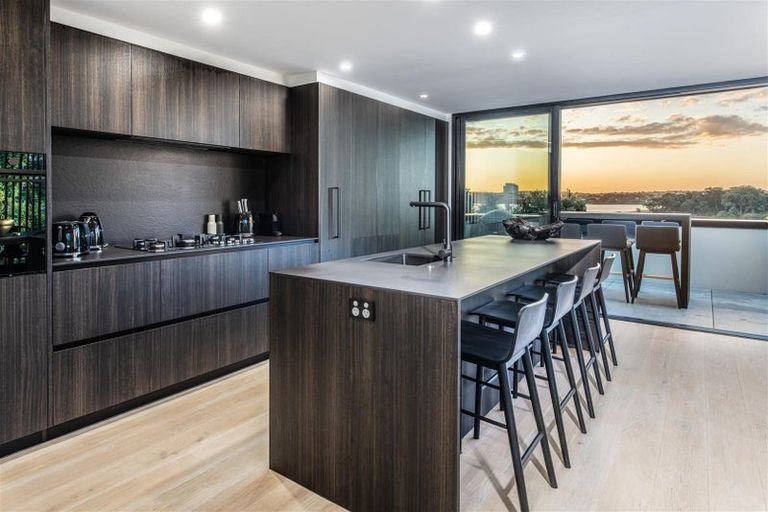 Photo of property in 314c Hurstmere Road, Takapuna, Auckland, 0622