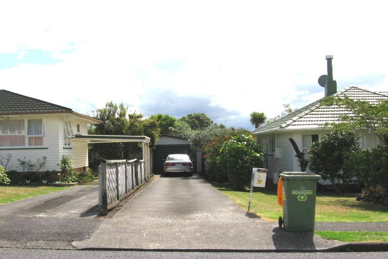 Photo of property in 3 Boler Place, New Lynn, Auckland, 0600