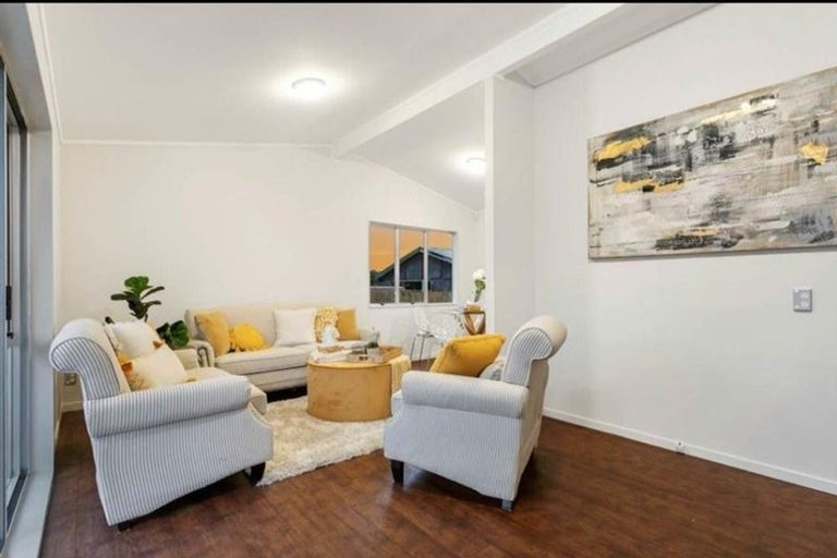 Photo of property in 25 Pukeroa Place, Papakura, 2110