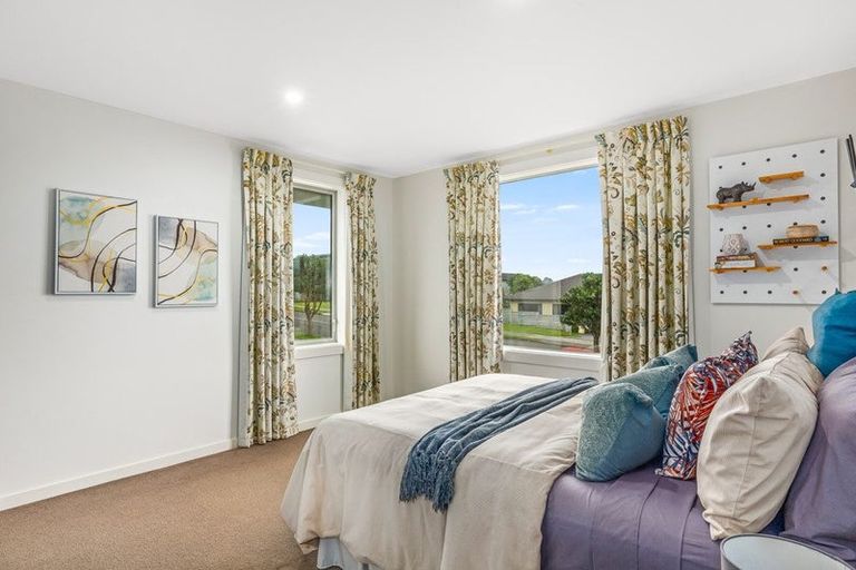 Photo of property in 129 Te Puia Drive, Aotea, Porirua, 5024