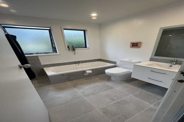 Photo of property in 36 Albatross Road, Red Beach, 0932