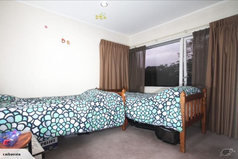 Photo of property in 2 Ganymede Place, Half Moon Bay, Auckland, 2012