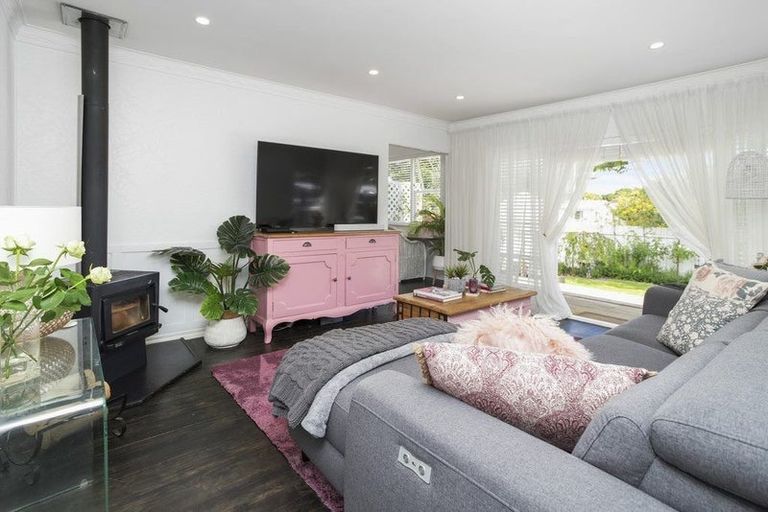 Photo of property in 29 Cobham Crescent, Kelston, Auckland, 0602