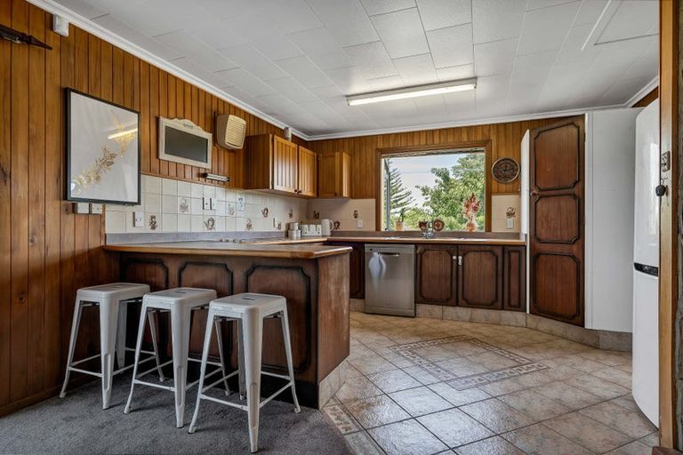 Photo of property in 35 Weraroa Road, Waverley, 4510