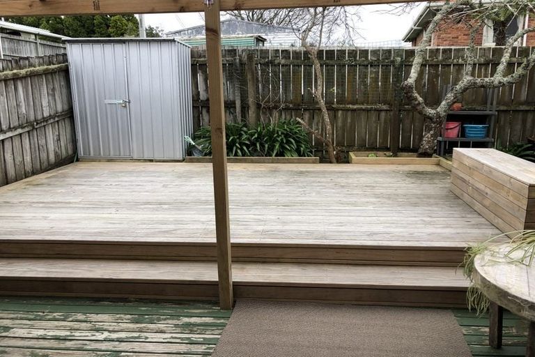 Photo of property in 73a Target Road, Totara Vale, Auckland, 0629