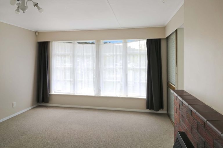 Photo of property in 5 Delaney Drive, Stokes Valley, Lower Hutt, 5019