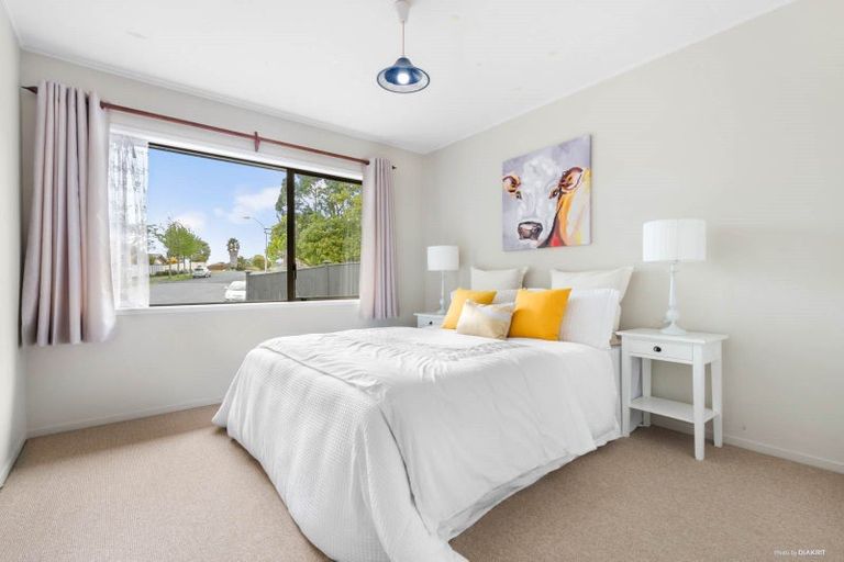 Photo of property in 10 Regia Close, Half Moon Bay, Auckland, 2012