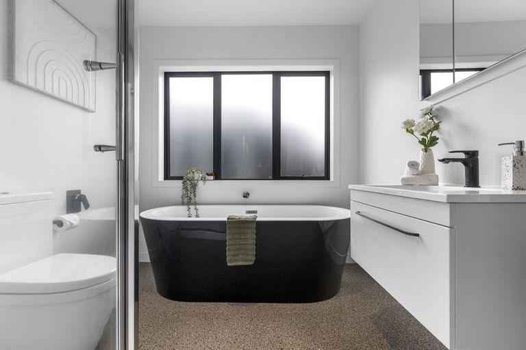 Photo of property in 28 Puhirake Crescent, Pyes Pa, Tauranga, 3112