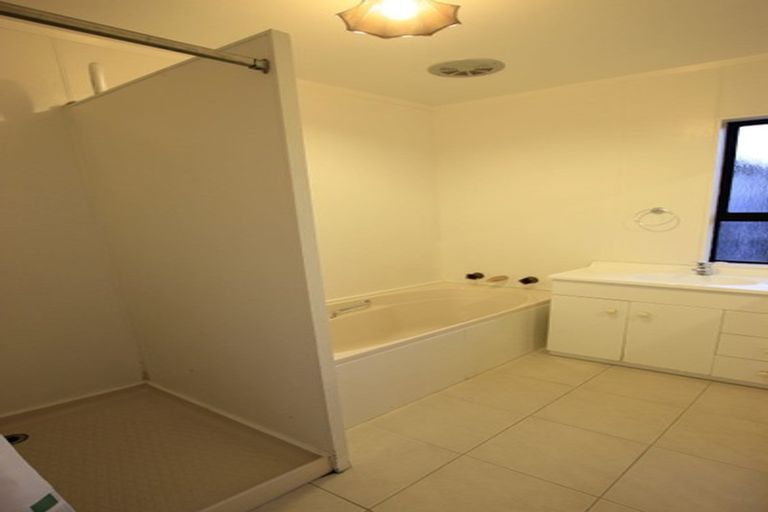 Photo of property in 189 West Harbour Drive, West Harbour, Auckland, 0618