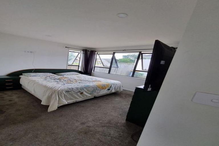 Photo of property in 2 Arnhem Place, Pukekohe, 2120