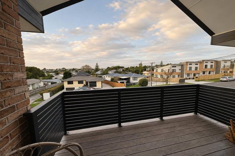 Photo of property in 1/137 View Road, Sunnyvale, Auckland, 0612